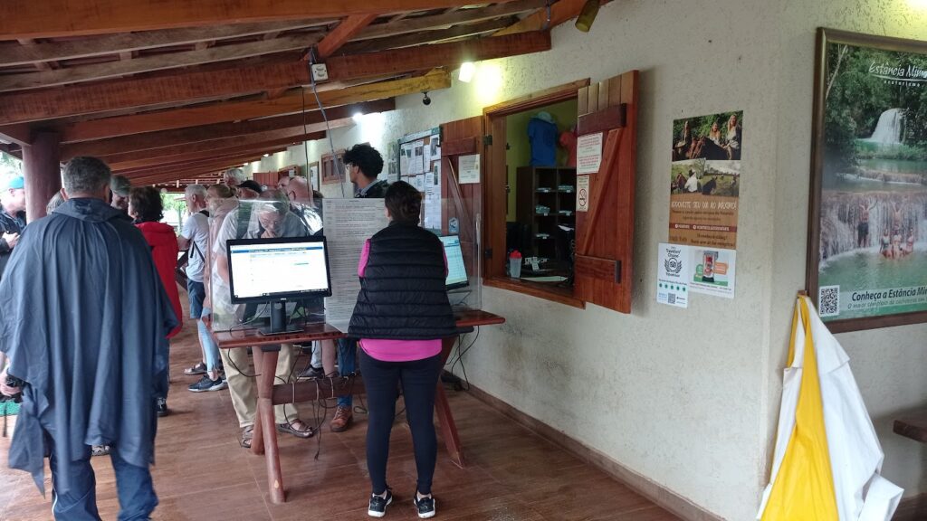 The queue at Rio da Prata's visitor centre
